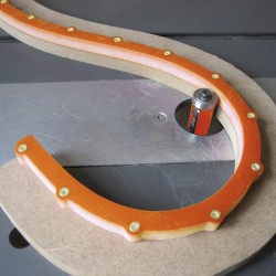 Gabarits flexibles pour le fraisage courbe et en forme d'arc